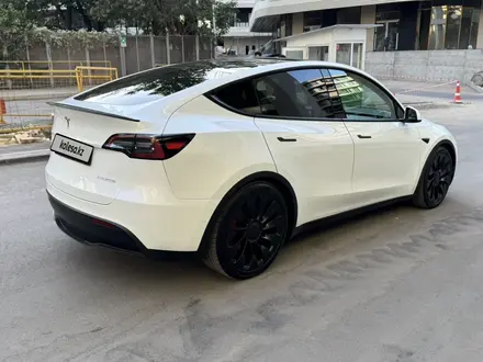 Tesla Model Y 2022 года за 15 000 000 тг. в Алматы – фото 5