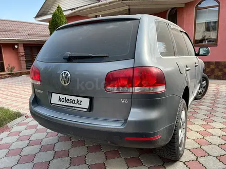 Volkswagen Touareg 2005 года за 4 600 000 тг. в Алматы – фото 2