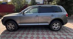 Volkswagen Touareg 2005 годаfor3 900 000 тг. в Алматы – фото 4