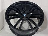 7050 BMW M5 R20 8, 5J 5x112 ET25 ЦО66, 6 Gloss Black за 440 000 тг. в Алматы – фото 5