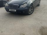 Mercedes-Benz C 200 2001 года за 2 200 000 тг. в Атырау – фото 2