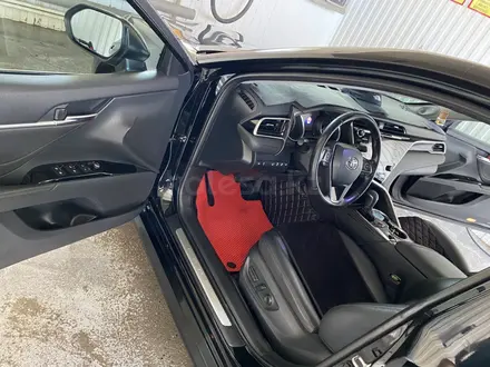 Toyota Camry 2019 года за 12 800 000 тг. в Актобе
