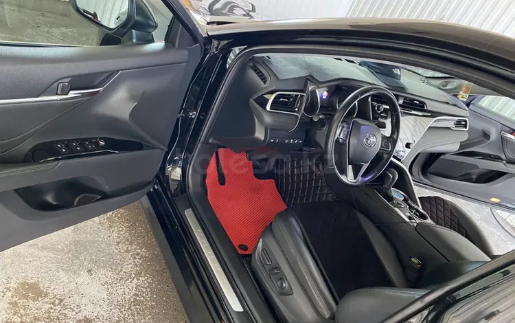 Toyota Camry 2019 года за 12 800 000 тг. в Актобе