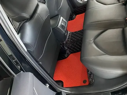 Toyota Camry 2019 года за 12 800 000 тг. в Актобе – фото 2