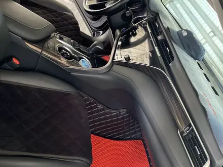 Toyota Camry 2019 года за 12 800 000 тг. в Актобе – фото 5