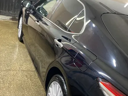 Toyota Camry 2019 года за 12 800 000 тг. в Актобе – фото 9