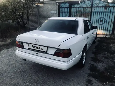 Mercedes-Benz E 280 1993 года за 1 750 000 тг. в Тараз – фото 4