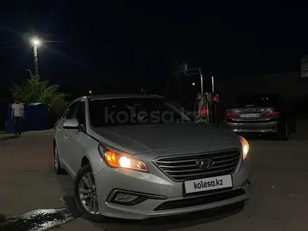 Hyundai Sonata 2015 года за 7 000 000 тг. в Актобе – фото 2