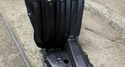 Передний подкрылок на Toyota Alphard 2003-2007 за 12 000 тг. в Астана – фото 2