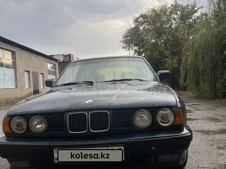 BMW 520 1991 года за 1 100 000 тг. в Тараз – фото 2