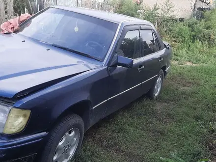 Mercedes-Benz E 200 1994 года за 1 200 000 тг. в Семей – фото 3