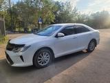 Toyota Camry 2015 года за 10 500 000 тг. в Экибастуз – фото 2