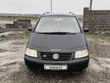 Volkswagen Sharan 2001 года за 3 600 000 тг. в Караганда