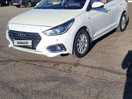 Hyundai Solaris 2019 года за 5 000 000 тг. в Уральск – фото 4