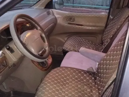 Kia Carnival 2000 года за 2 000 000 тг. в Тараз – фото 13