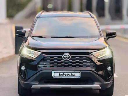 Toyota RAV4 2021 года за 13 150 000 тг. в Астана – фото 2