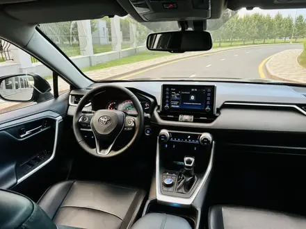 Toyota RAV4 2021 года за 13 150 000 тг. в Астана – фото 9