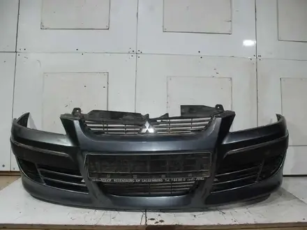 Передний бампер на Mitsubishi Space Star 2001 года за 2 990 тг. в Шымкент