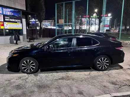Toyota Camry 2018 года за 10 500 000 тг. в Тараз – фото 2