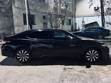 Toyota Camry 2018 года за 10 500 000 тг. в Тараз – фото 4