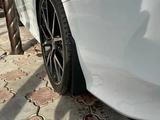 Брызговики Camry 75 80 оригинал новые. Подходят на Camry Камри 70 75 80 за 25 000 тг. в Астана