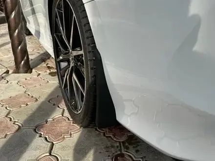 Брызговики Camry 75 80 оригинал новые. Подходят на Camry Камри 70 75 80 за 23 000 тг. в Астана