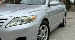 Toyota Camry 2011 года за 4 900 000 тг. в Актобе – фото 2