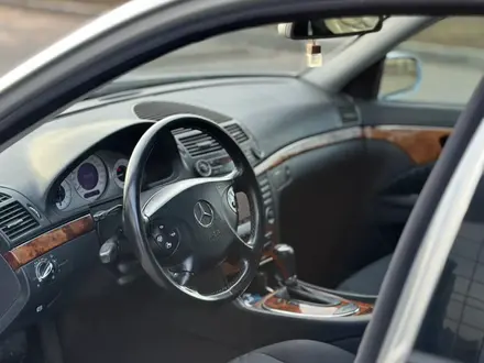 Mercedes-Benz E 320 2003 года за 5 200 000 тг. в Астана – фото 15