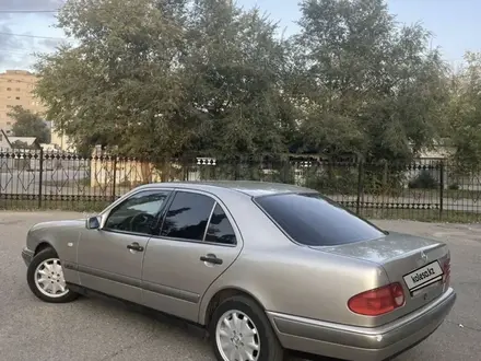 Mercedes-Benz E 200 1996 года за 1 700 000 тг. в Павлодар