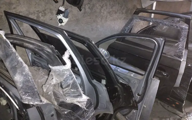 Двери на разные автомобили VAG за 10 101 тг. в Алматы