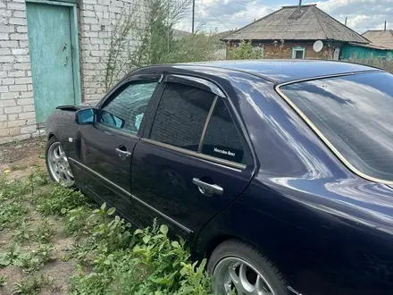 Mercedes-Benz E 230 1997 года за 3 000 000 тг. в Усть-Каменогорск – фото 3