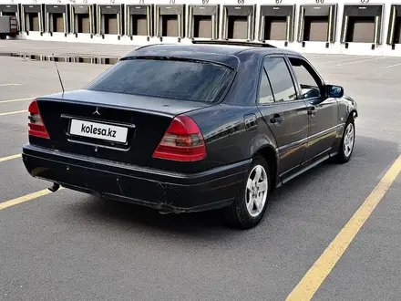 Mercedes-Benz C 200 1995 года за 950 000 тг. в Караганда – фото 5