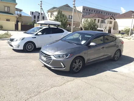 Hyundai Elantra 2018 года за 5 500 000 тг. в Актау – фото 2