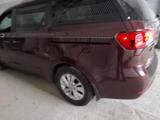 Kia Sedona 2016 годаүшін6 400 000 тг. в Актобе – фото 2