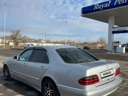 Mercedes-Benz E 320 1997 года за 3 100 000 тг. в Талдыкорган – фото 3