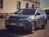 Toyota Highlander 2019 года за 19 000 000 тг. в Караганда