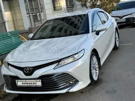 Toyota Camry 2019 года за 14 300 000 тг. в Алматы – фото 4