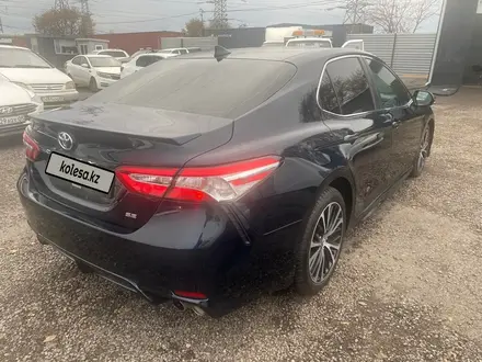 Toyota Camry 2020 года за 11 620 000 тг. в Алматы – фото 4