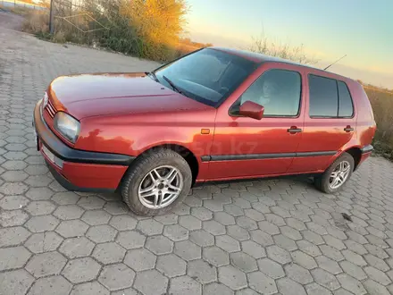 Volkswagen Golf 1995 года за 1 700 000 тг. в Караганда – фото 2