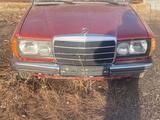 Mercedes-Benz E 230 1981 годаfor900 000 тг. в Астана