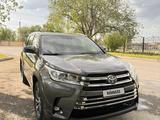 Toyota Highlander 2017 года за 13 500 000 тг. в Тараз