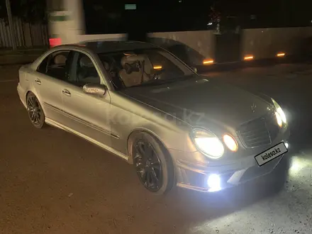 Mercedes-Benz E 320 2004 года за 5 400 000 тг. в Астана – фото 4