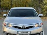 Toyota Camry 2014 годаүшін7 700 000 тг. в Актобе – фото 2