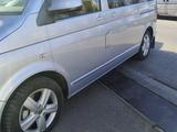 Volkswagen Multivan 2009 года за 9 000 000 тг. в Шымкент – фото 4