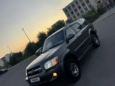 Toyota Sequoia, 2005