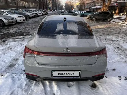 Hyundai Elantra 2021 года за 9 700 000 тг. в Алматы – фото 4