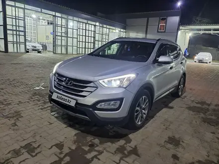 Hyundai Santa Fe 2014 года за 8 200 000 тг. в Уральск – фото 3