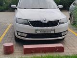 Skoda Rapid 2013 годаfor4 150 000 тг. в Атырау – фото 2