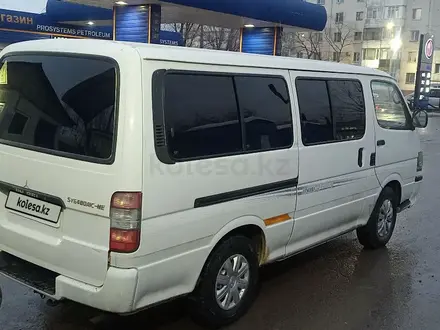 Toyota Hiace 2004 года за 4 000 000 тг. в Астана