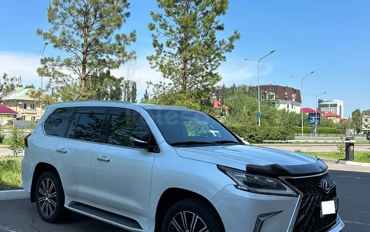 Lexus LX 570 2018 года за 50 000 000 тг. в Астана